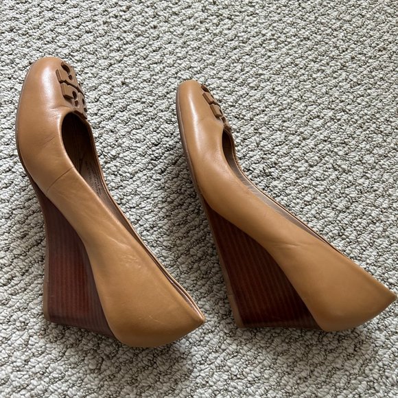 Tory Burch Beige Wedge Heels Size 5.5 - Picture 6 of 7